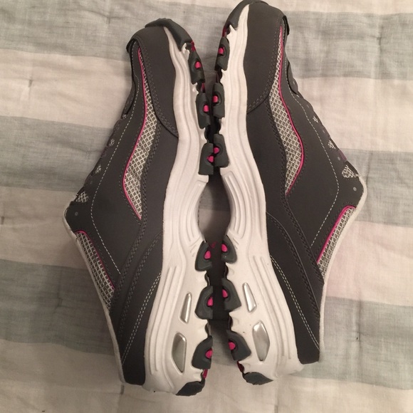 Skechers Sport Tennis Shoes Slip Ons!💖 - Picture 3 of 4